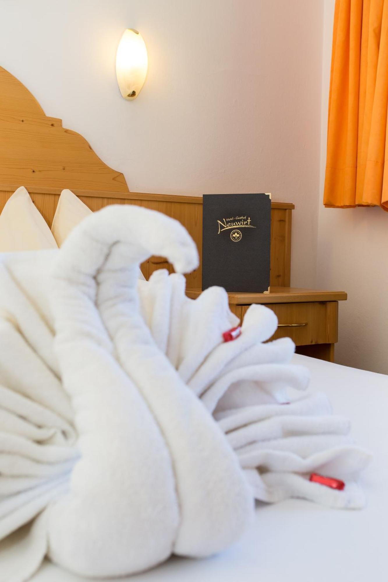 Hotel Neuwirt بوخن المظهر الخارجي الصورة